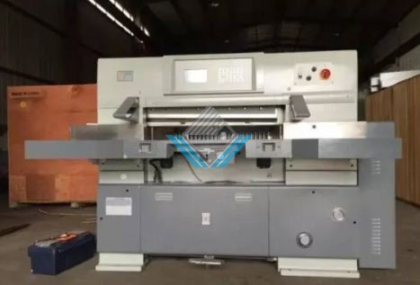 Máy cắt giấy công nghiệp 1
