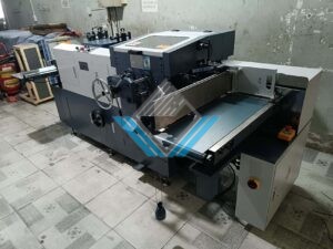 May cat bung gap bia sach