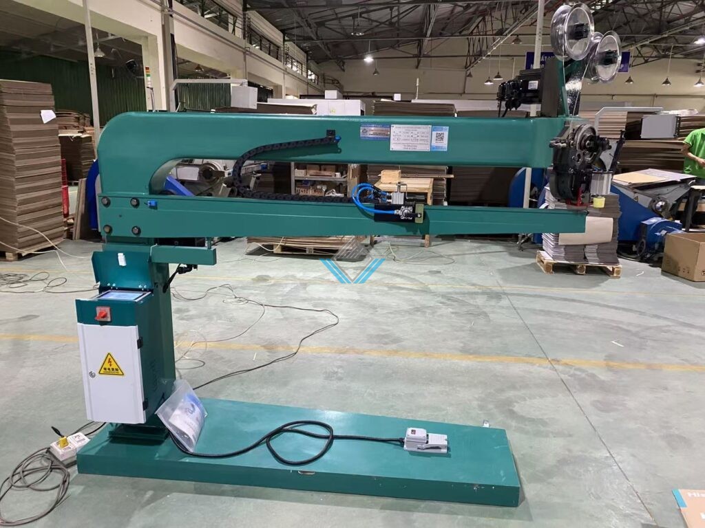 May dong ghim carton servo kep