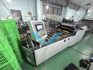 May dan cua so hop giay